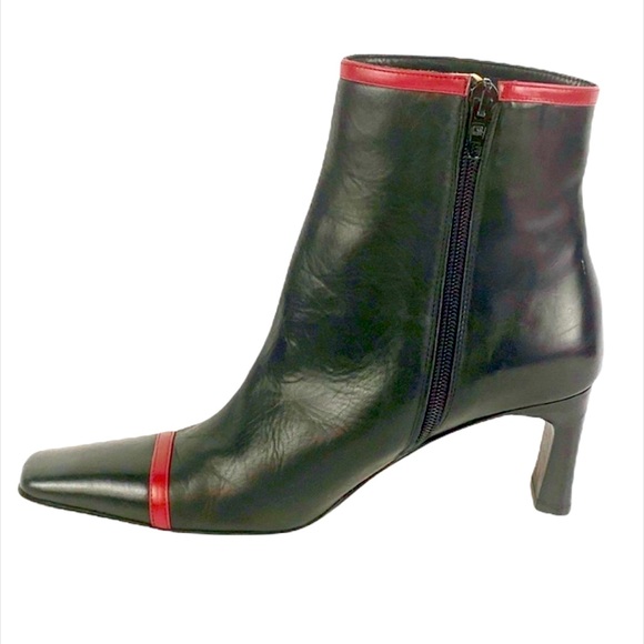 Black Short Ankle Boot with side zipper - Picture 4 of 10